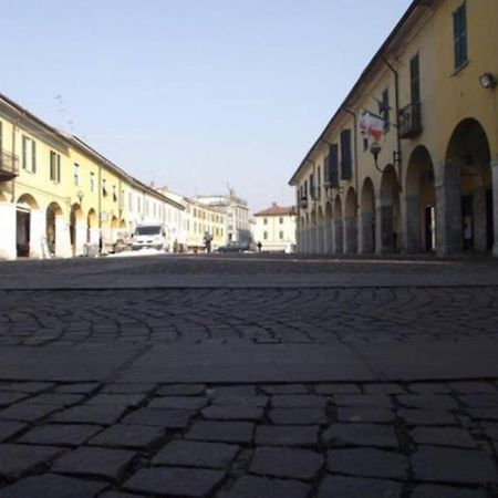 Rocks Appartamenti I Portici Nel Centro Storico! Melzo Exterior foto